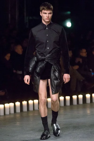 Look 19